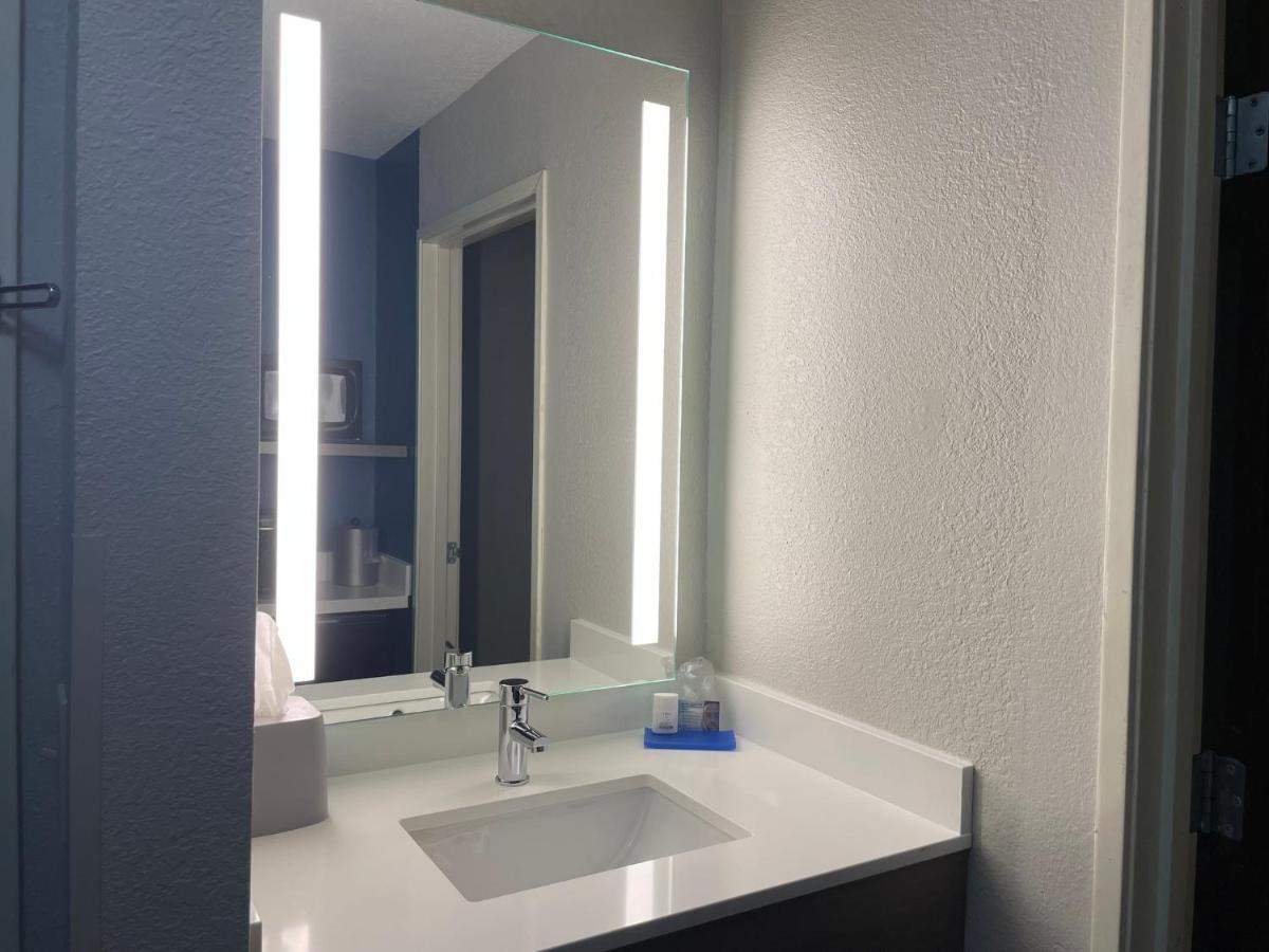 Holiday Inn Express Lapeer By Ihg Екстериор снимка