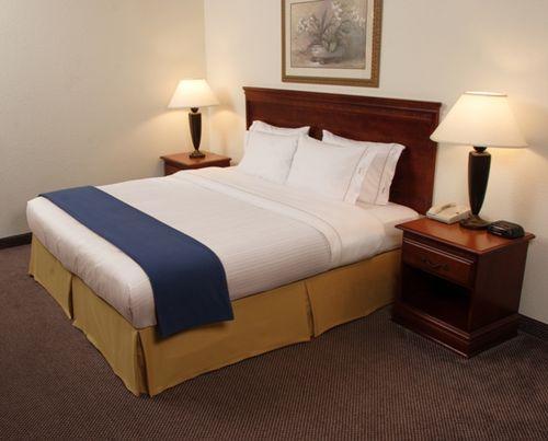 Holiday Inn Express Lapeer By Ihg Стая снимка